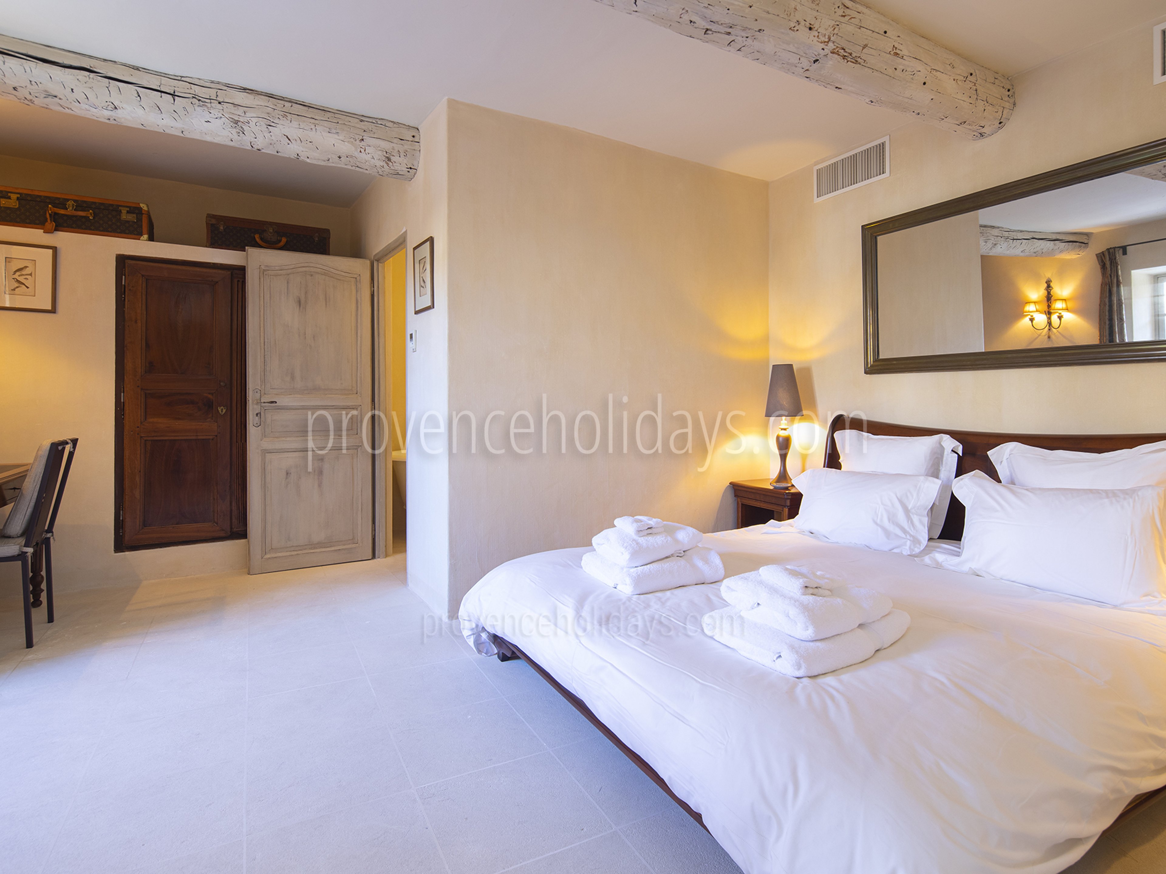 4 - Mas Cabrières-d\'Avignon: Villa: Bedroom