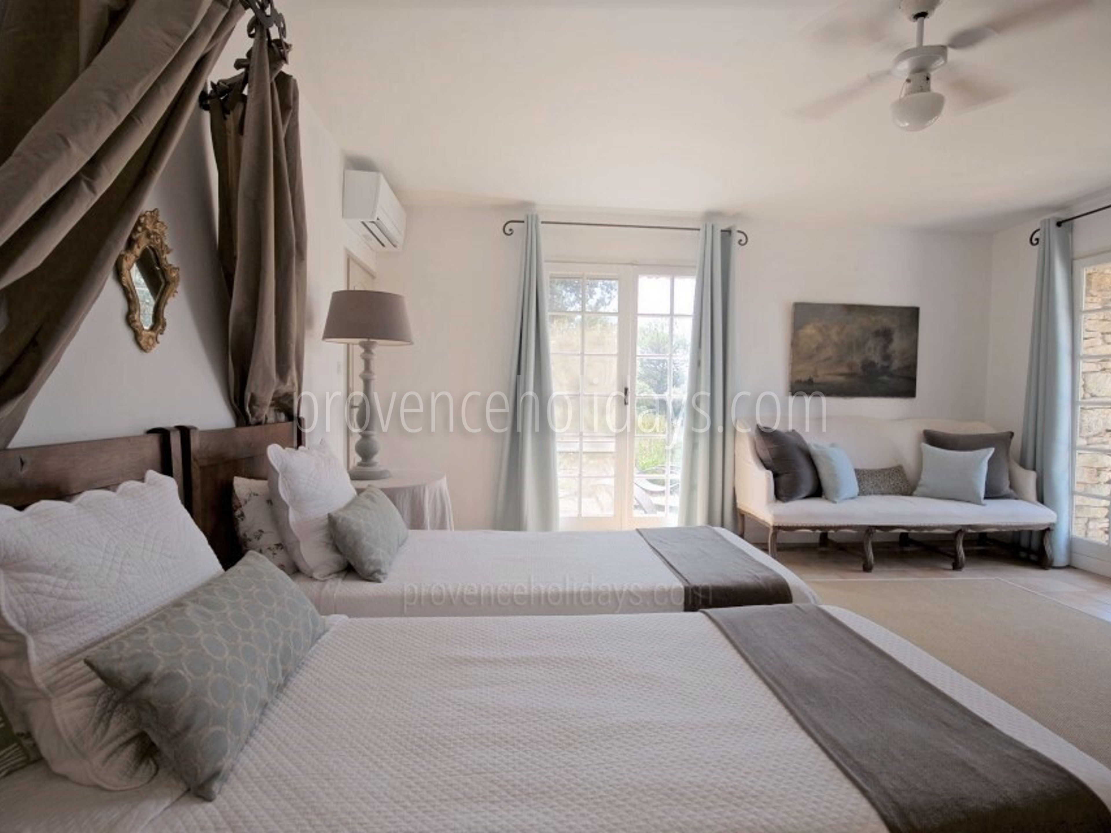 45 - Mas de Gordes: Villa: Bedroom