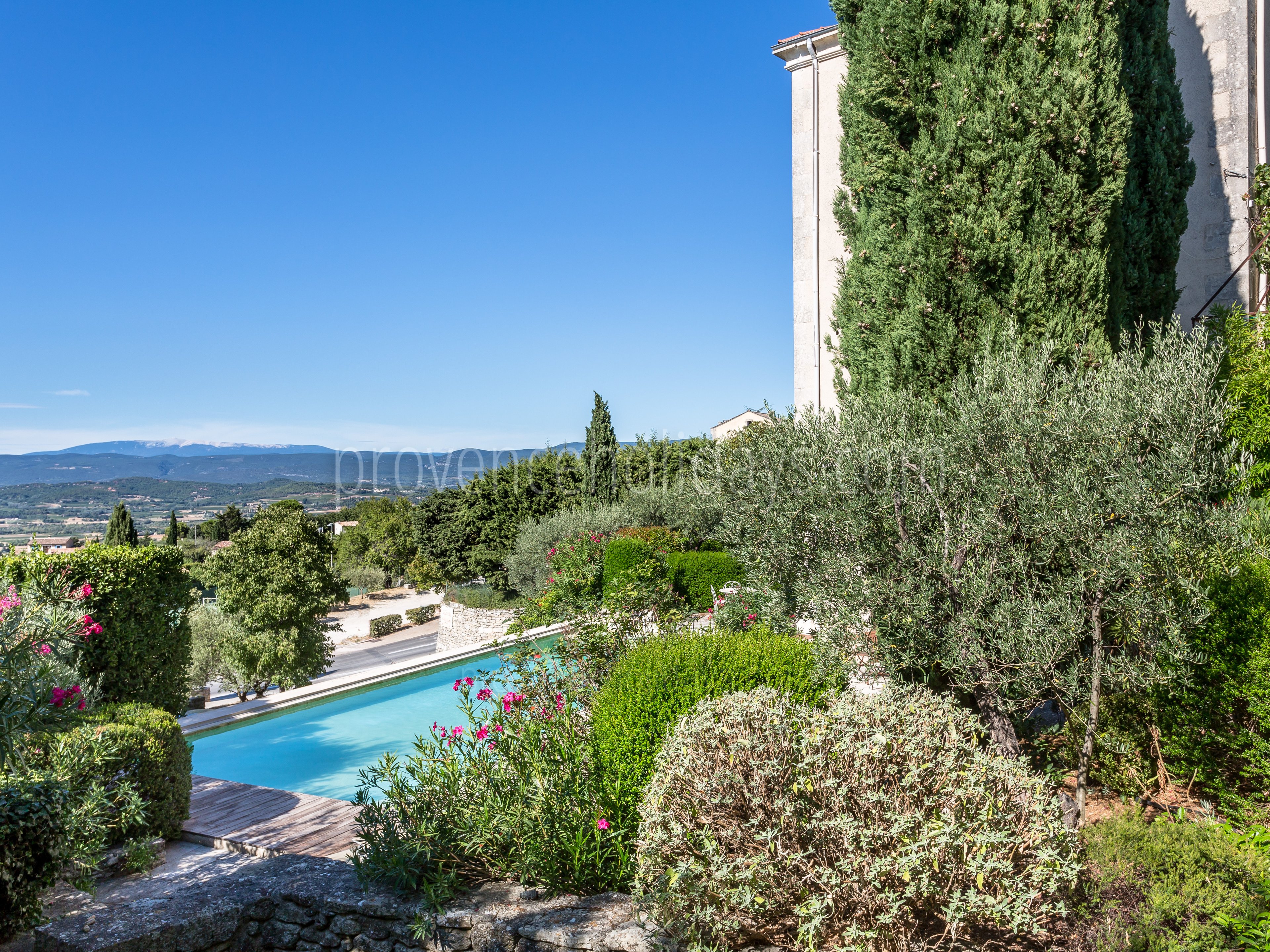 9 - Villa Luberon: Villa: Exterior