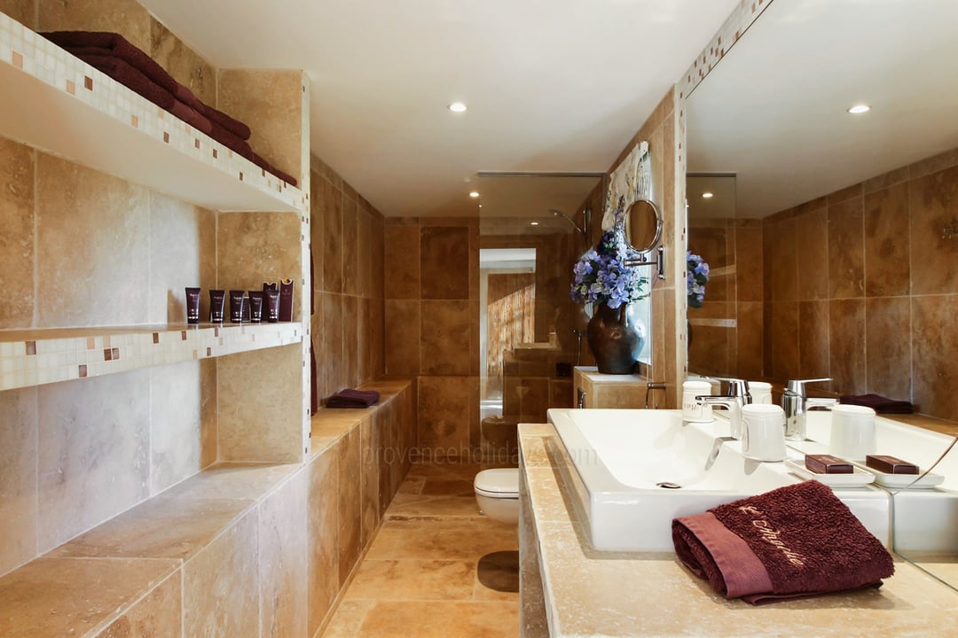 29 - Mas des Fonts: Villa: Bathroom