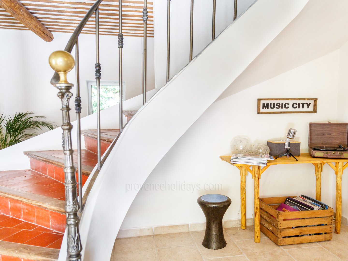 22 - Le Mas Chopin: Villa: Interior