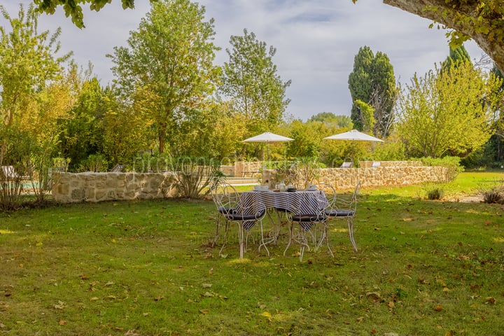 22 - Le Mas d\'Entraigues: Villa: Exterior