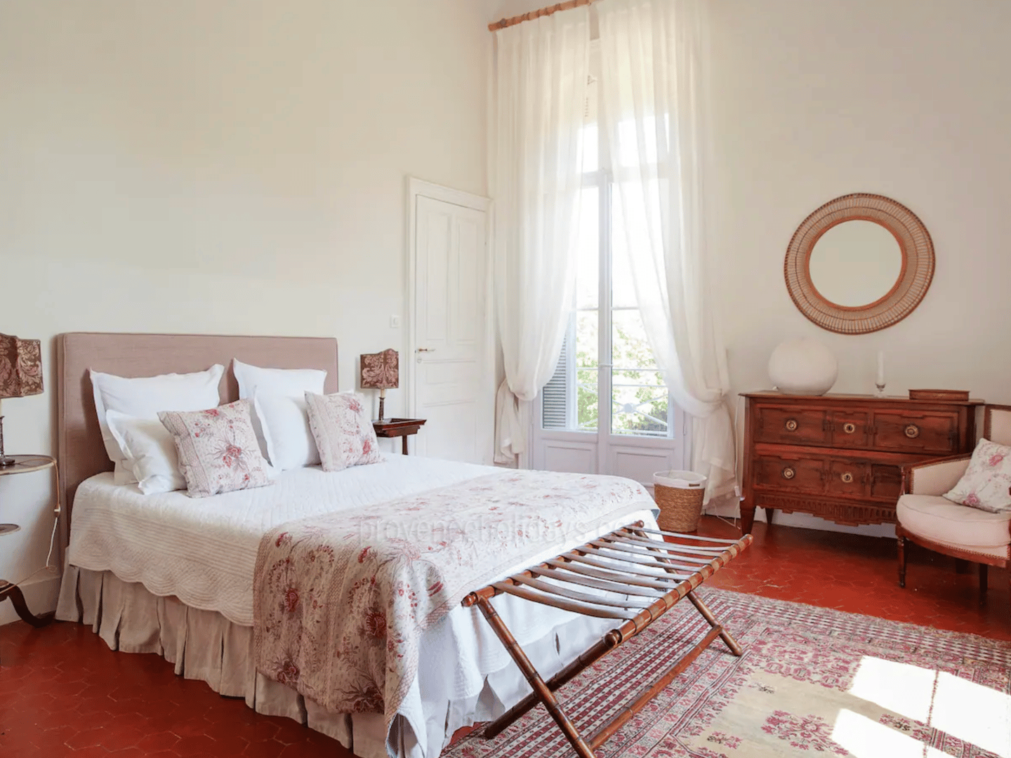 18 - Château de Nîmes: Villa: Bedroom