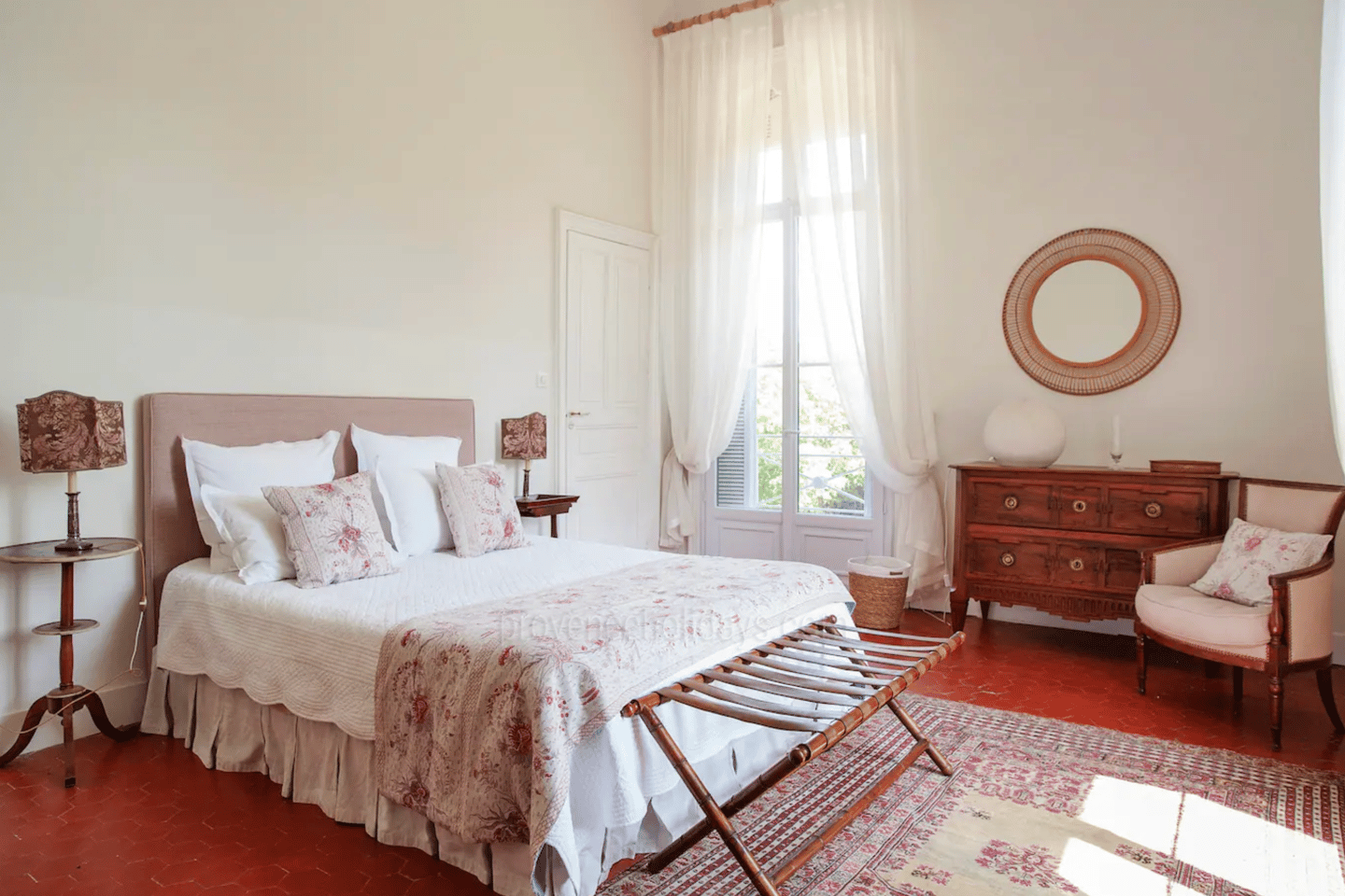 18 - Château de Nîmes: Villa: Bedroom