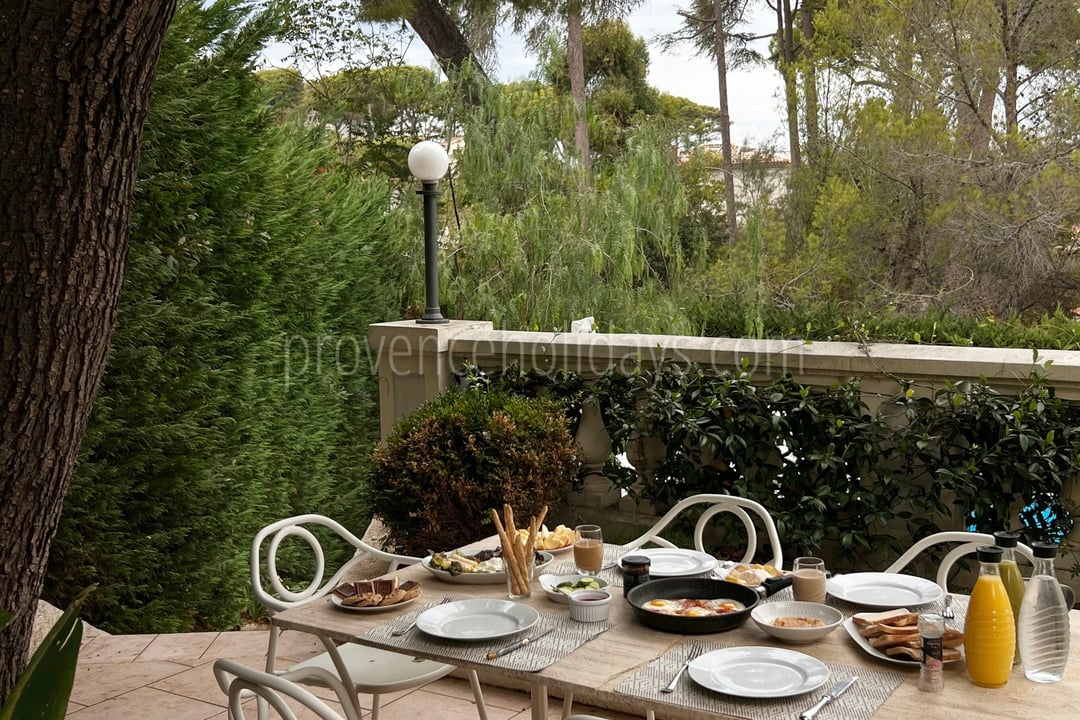 22 - Villa Cap d\'Antibes: Villa: Exterior