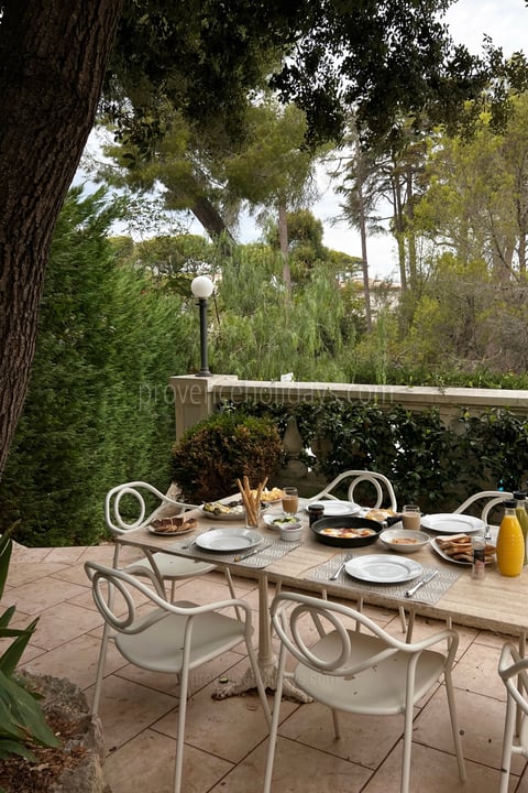 22 - Villa Cap d\'Antibes: Villa: Exterior
