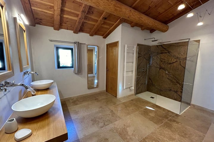 22 - Mas des Thyms: Villa: Bathroom