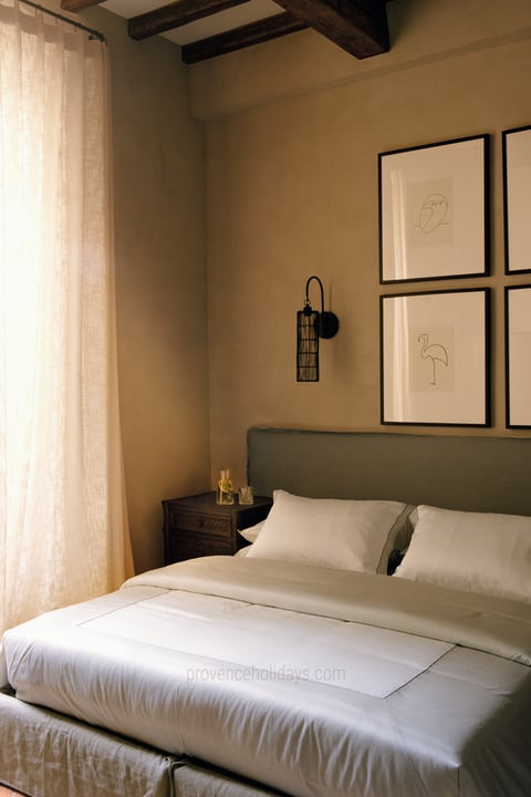 50 - Mas de Maussane: Villa: Bedroom