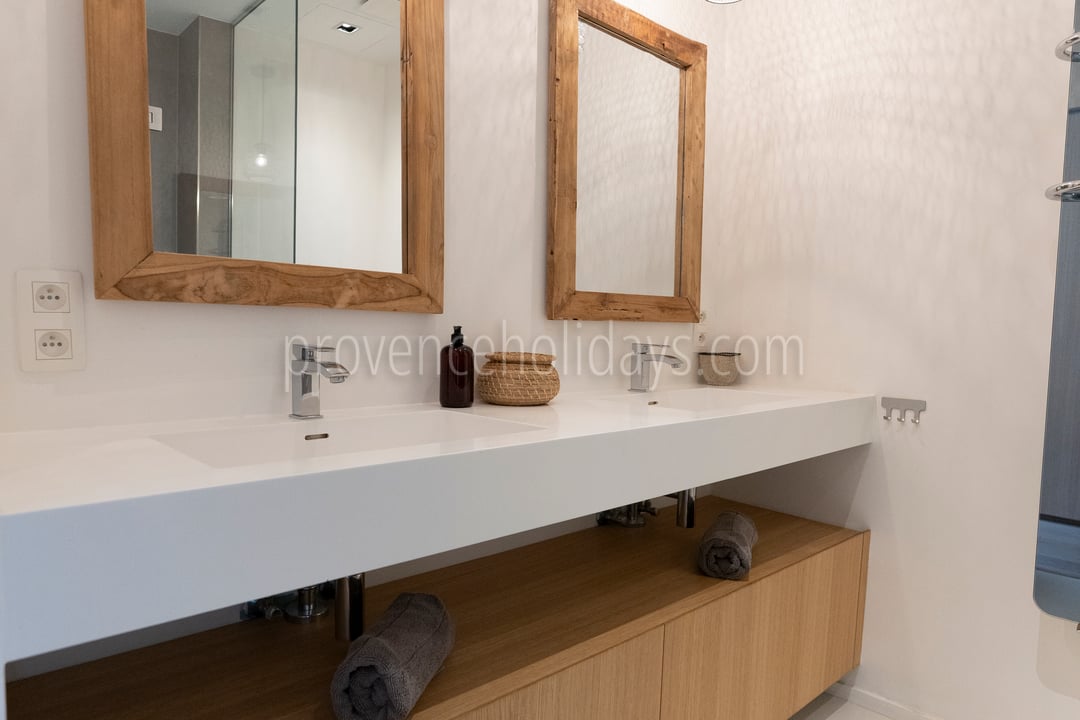 17 - Villa Lucia: Villa: Bathroom