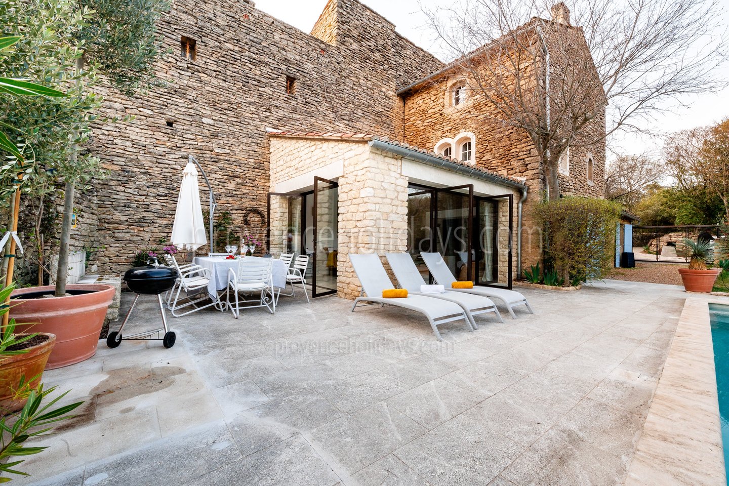 8 - Maison du Soleil: Villa: Exterior