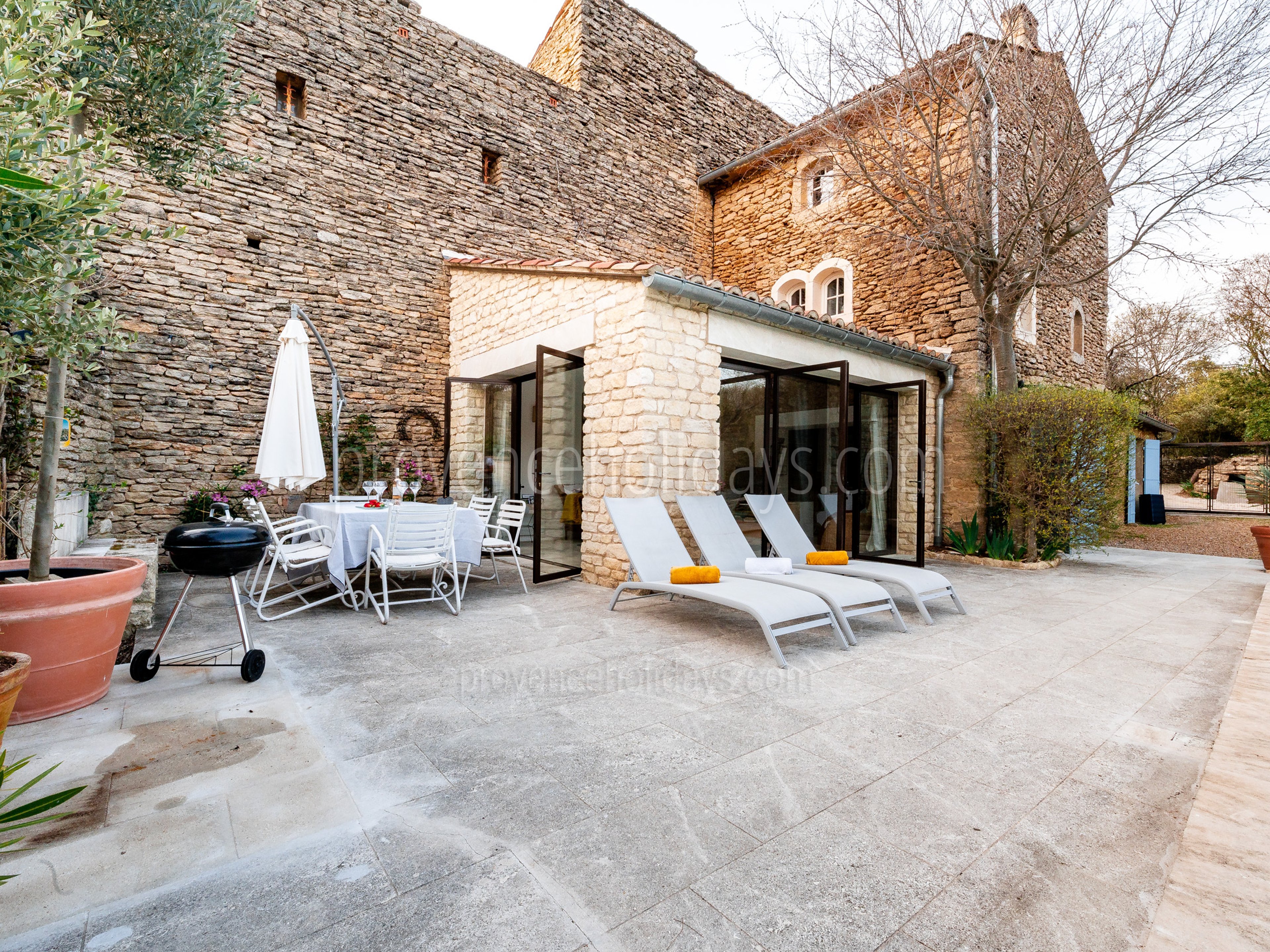 8 - Maison du Soleil: Villa: Exterior
