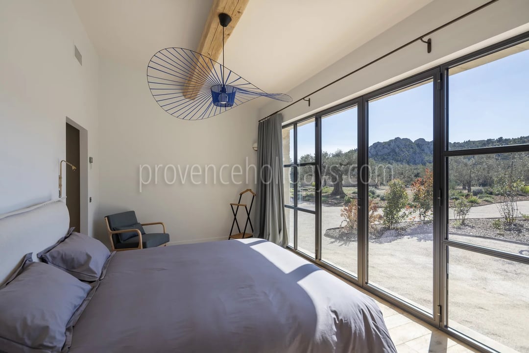 25 - Le Loup des Alpilles: Villa: Bedroom