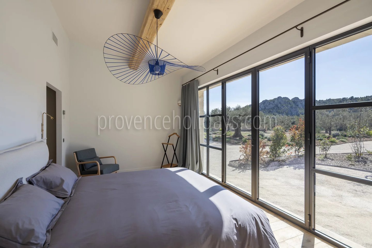 25 - Le Loup des Alpilles: Villa: Bedroom