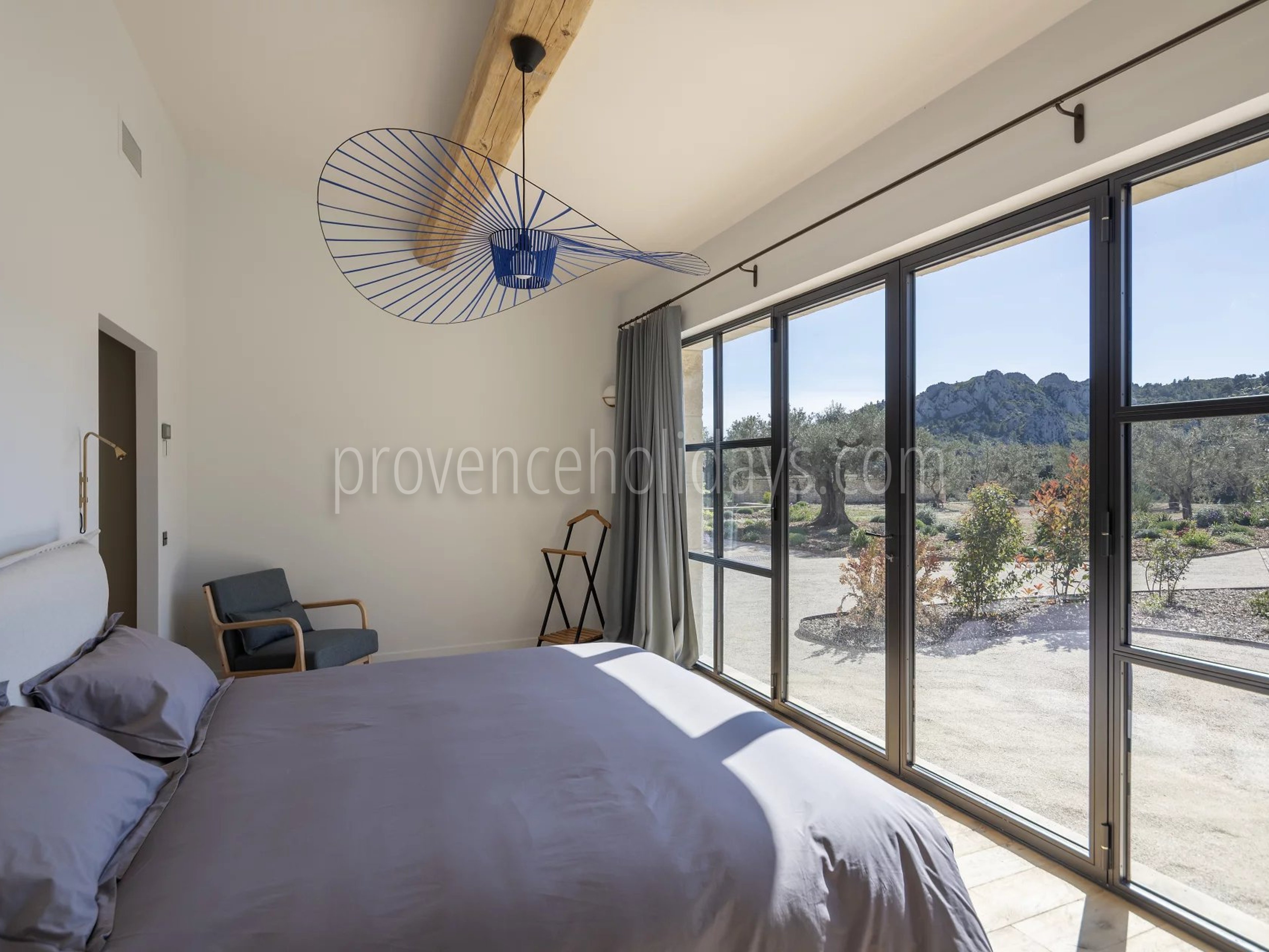 25 - Le Loup des Alpilles: Villa: Bedroom