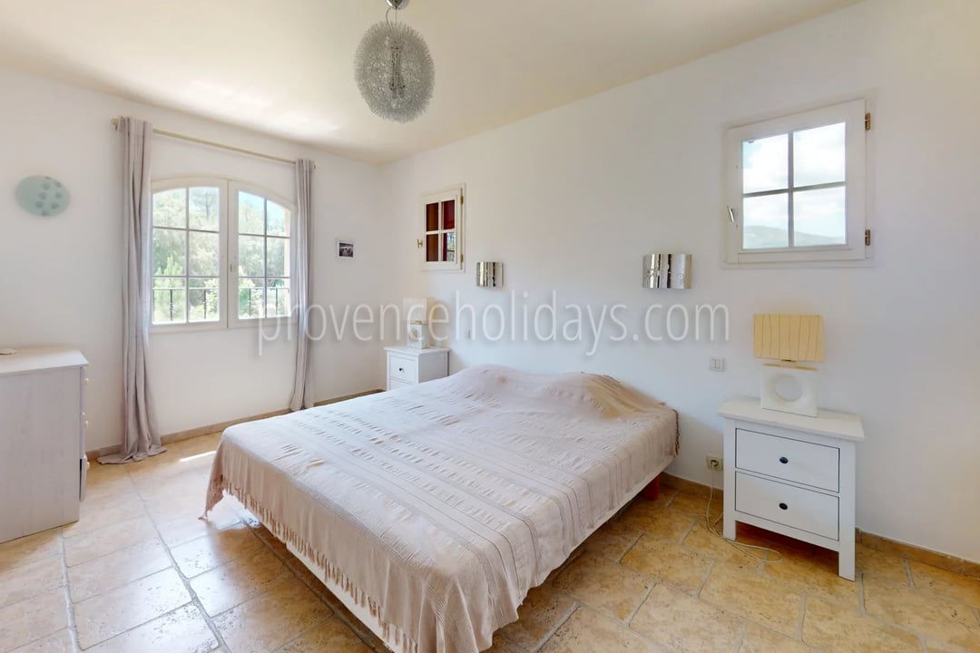 26 - Villa au cœur des vignes à Grimaud: Villa: Bedroom