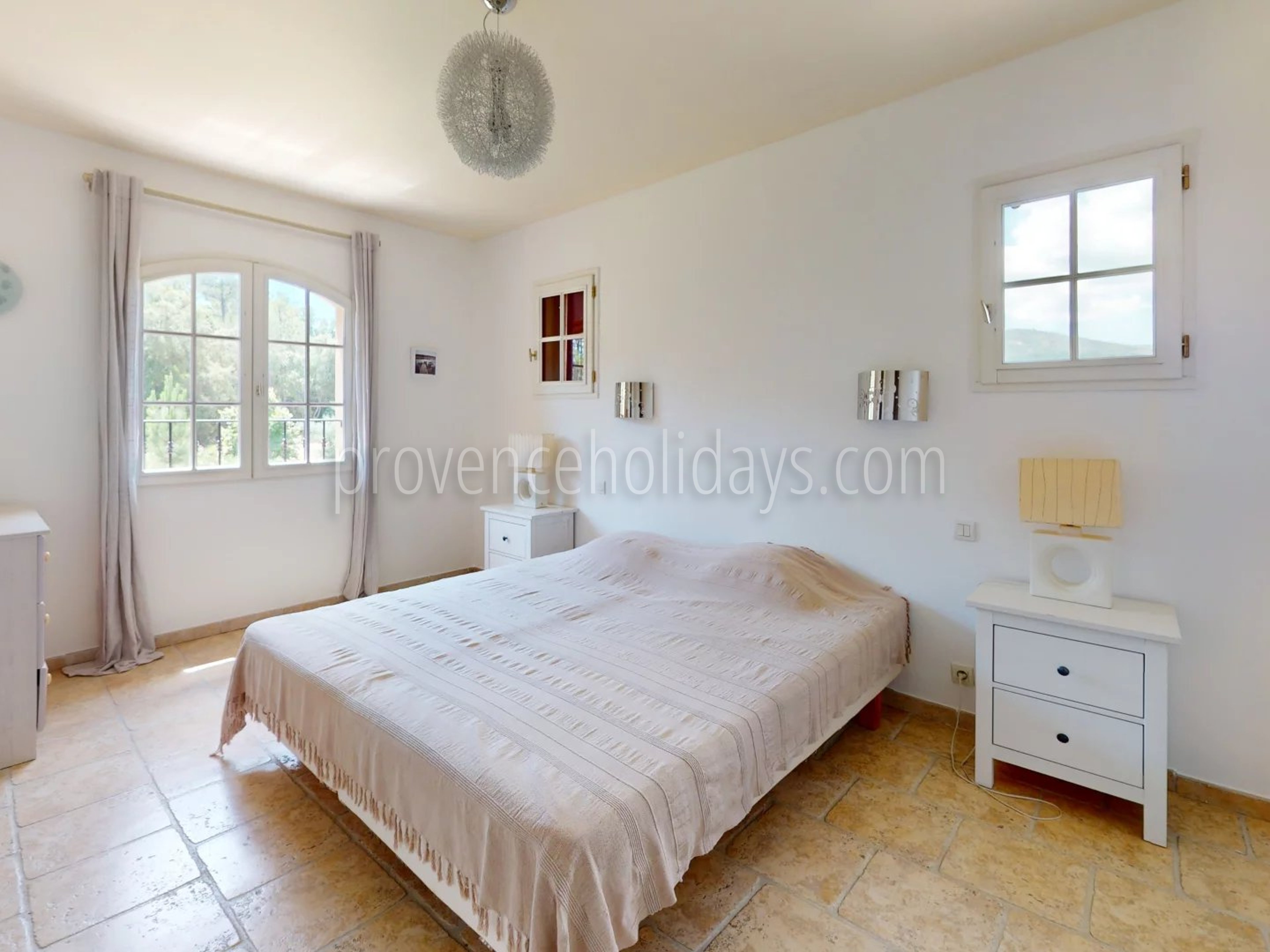 26 - Villa au cœur des vignes à Grimaud: Villa: Bedroom