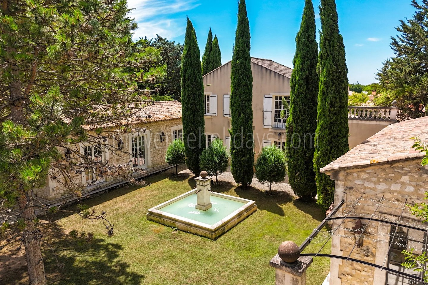 3 - Stone estate in Eygalières: Villa: Exterior
