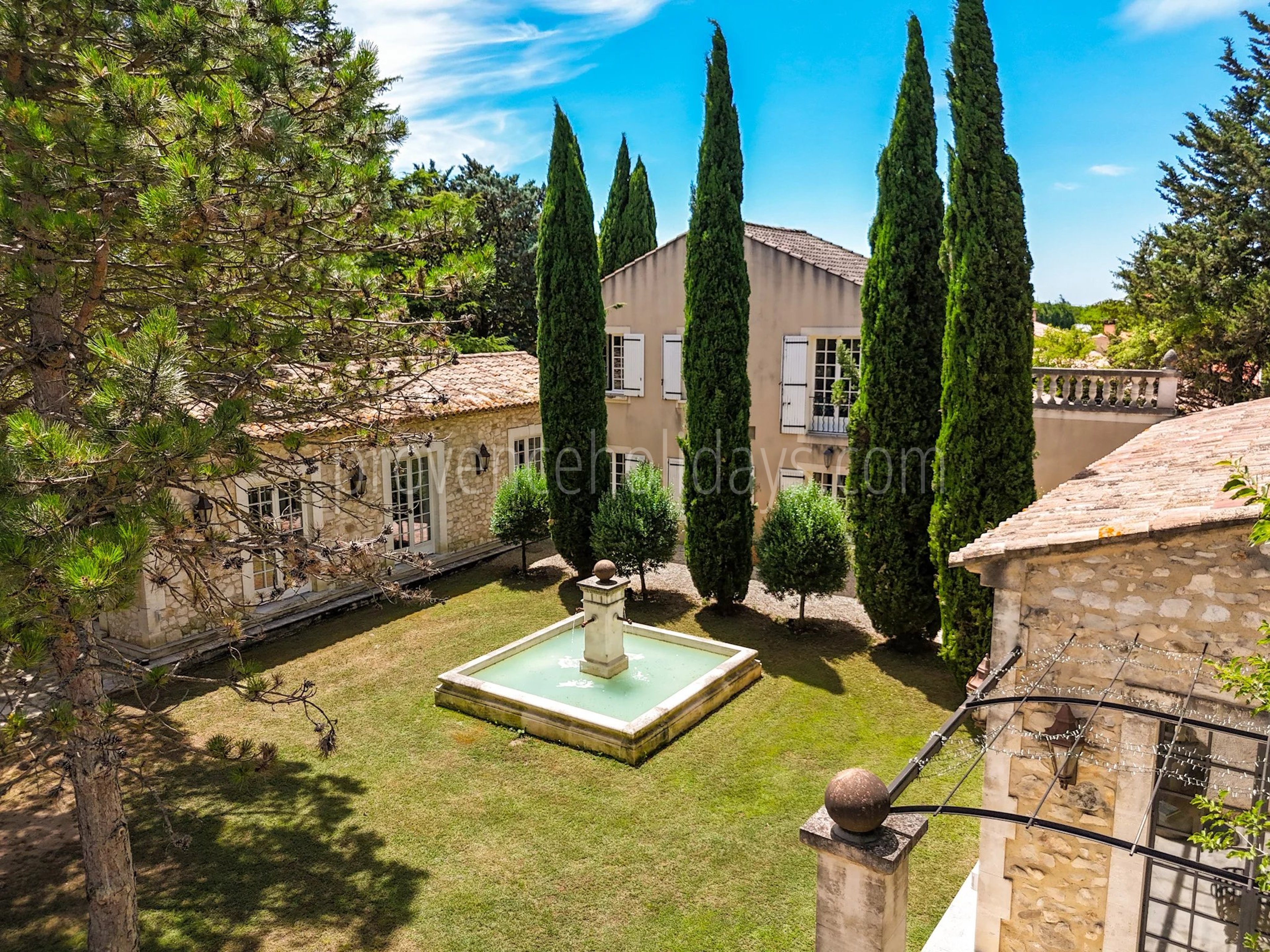 3 - Stone estate in Eygalières: Villa: Exterior