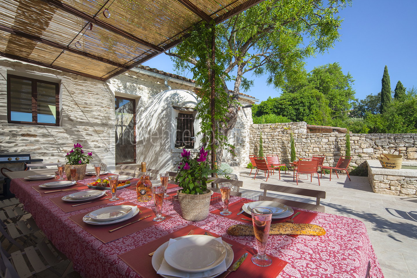 8 - Mas des Remparts: Villa: Exterior