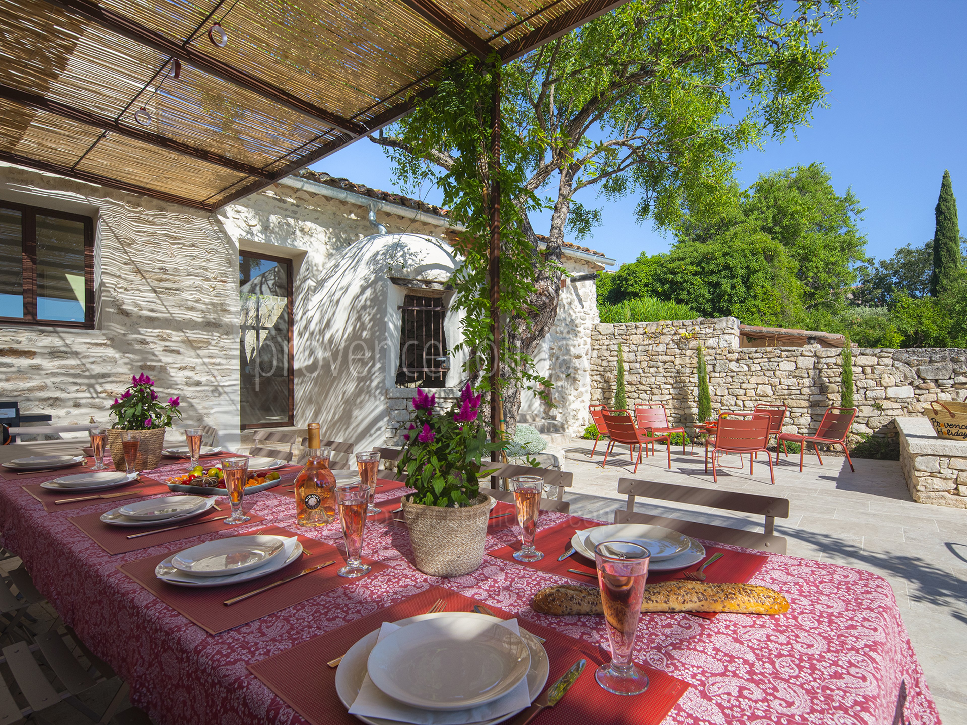 8 - Mas des Remparts: Villa: Exterior