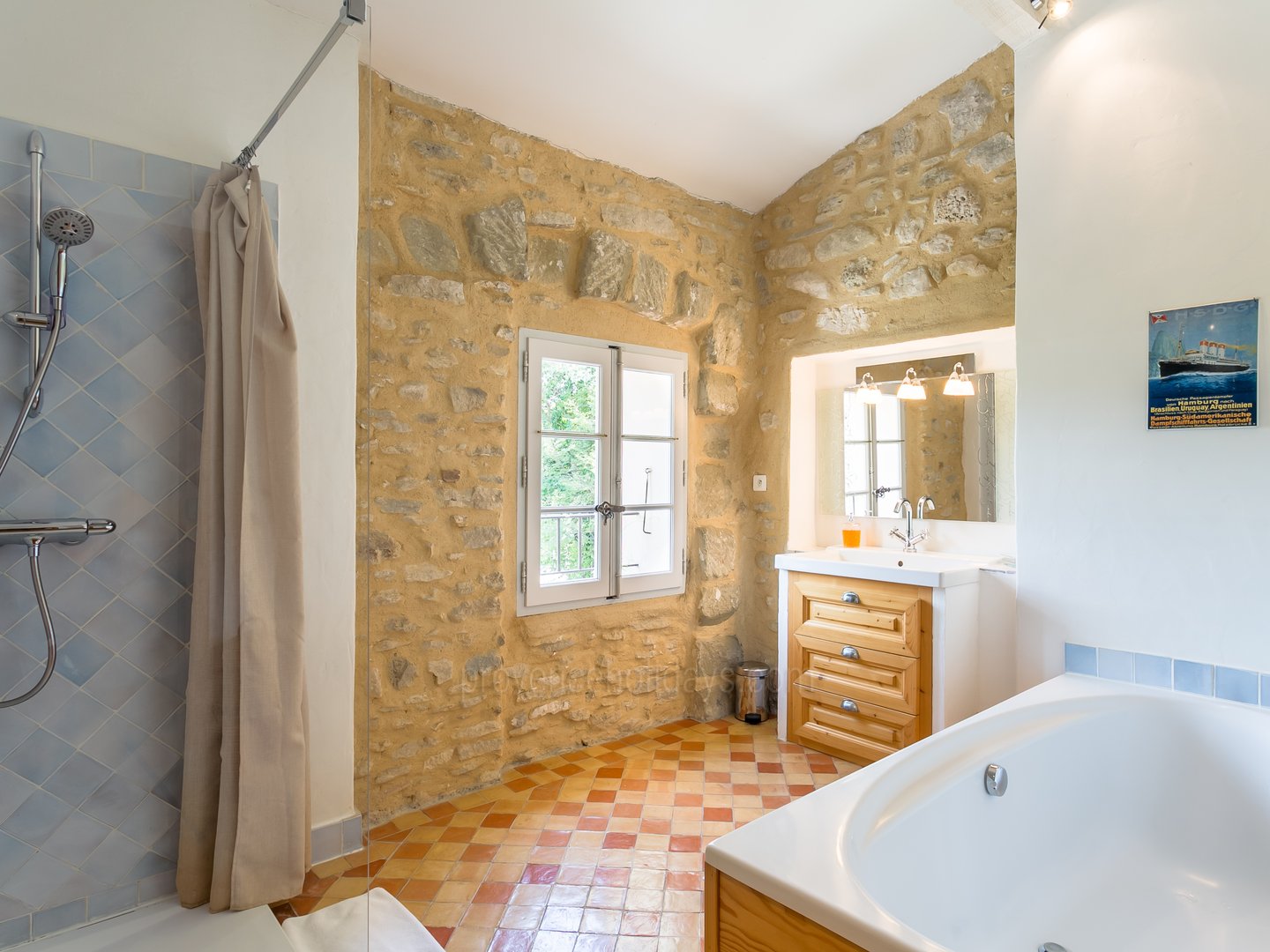 14 - Mas Aubade: Villa: Bathroom