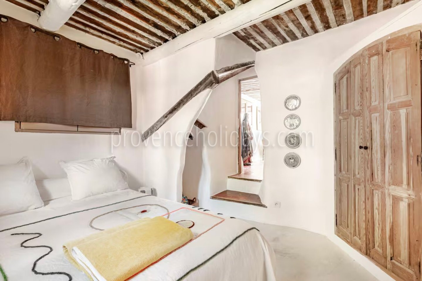 61 - Les Vues du Luberon: Villa: Bedroom