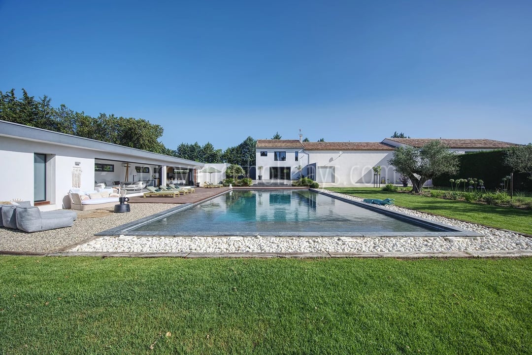 17 - House with pool house in Eyguières: Villa: Pool