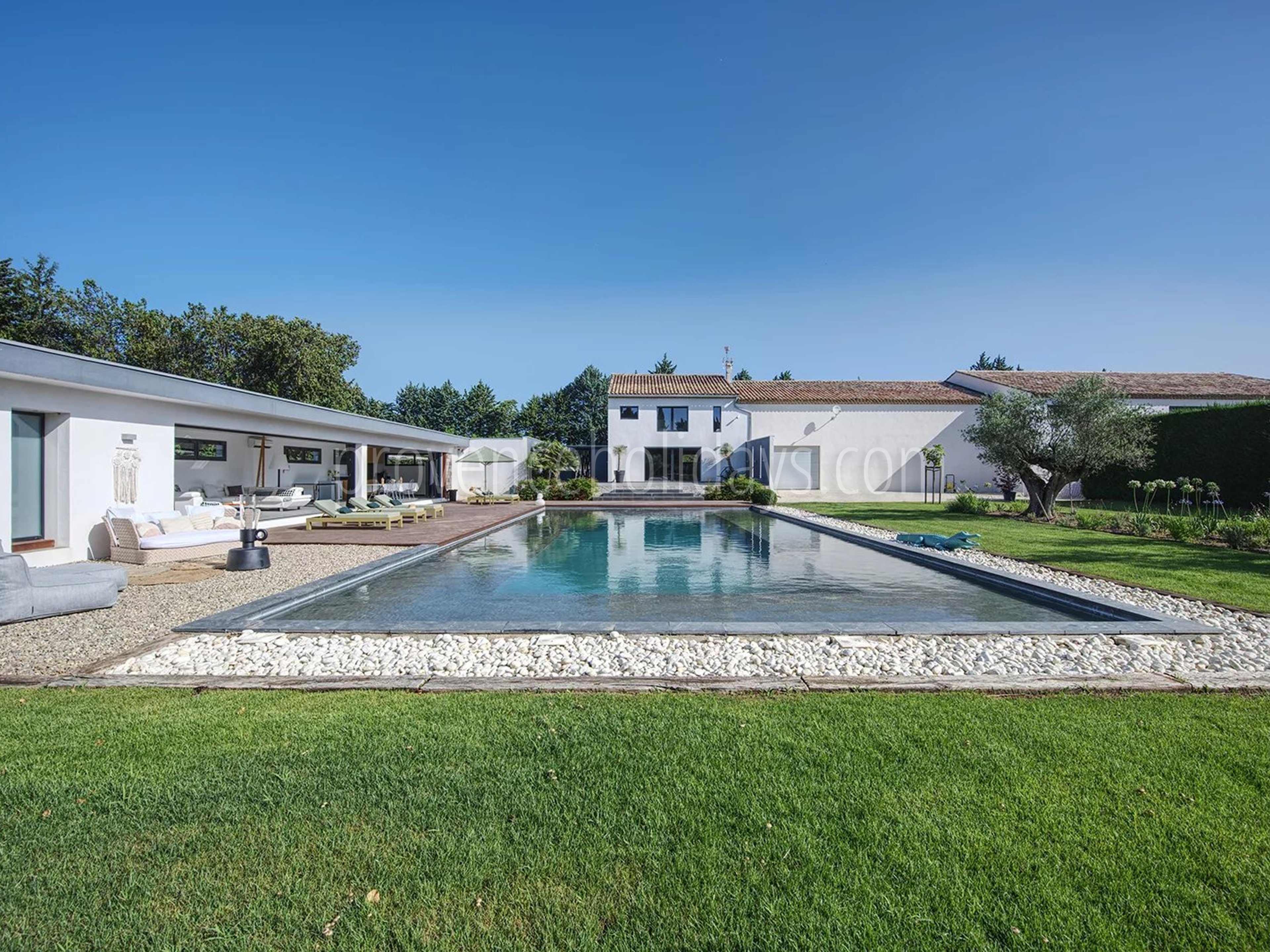 17 - House with pool house in Eyguières: Villa: Pool