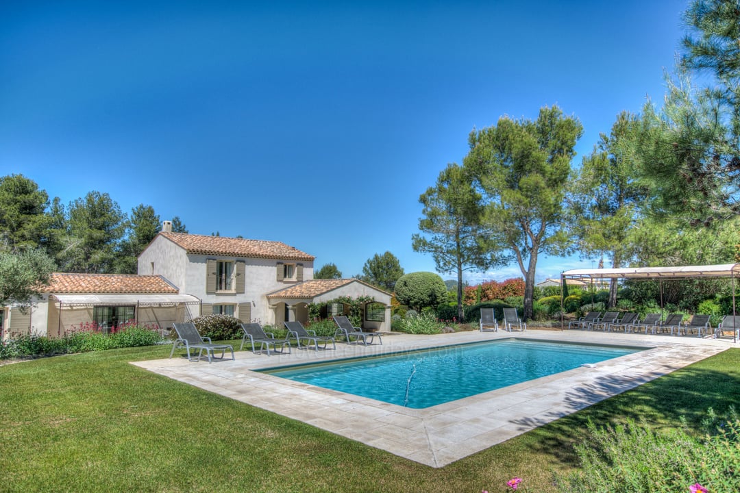 Location de vacances avec piscine chauffée à Eygalières