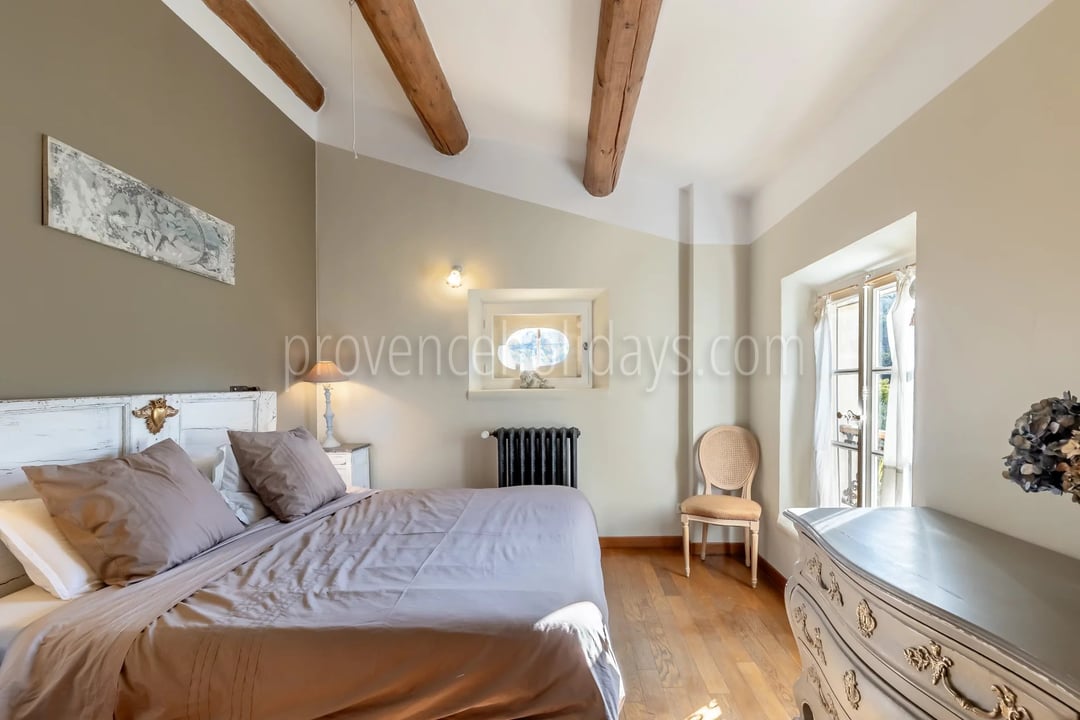 6 - Stone bastide in Cavaillon: Villa: Bedroom