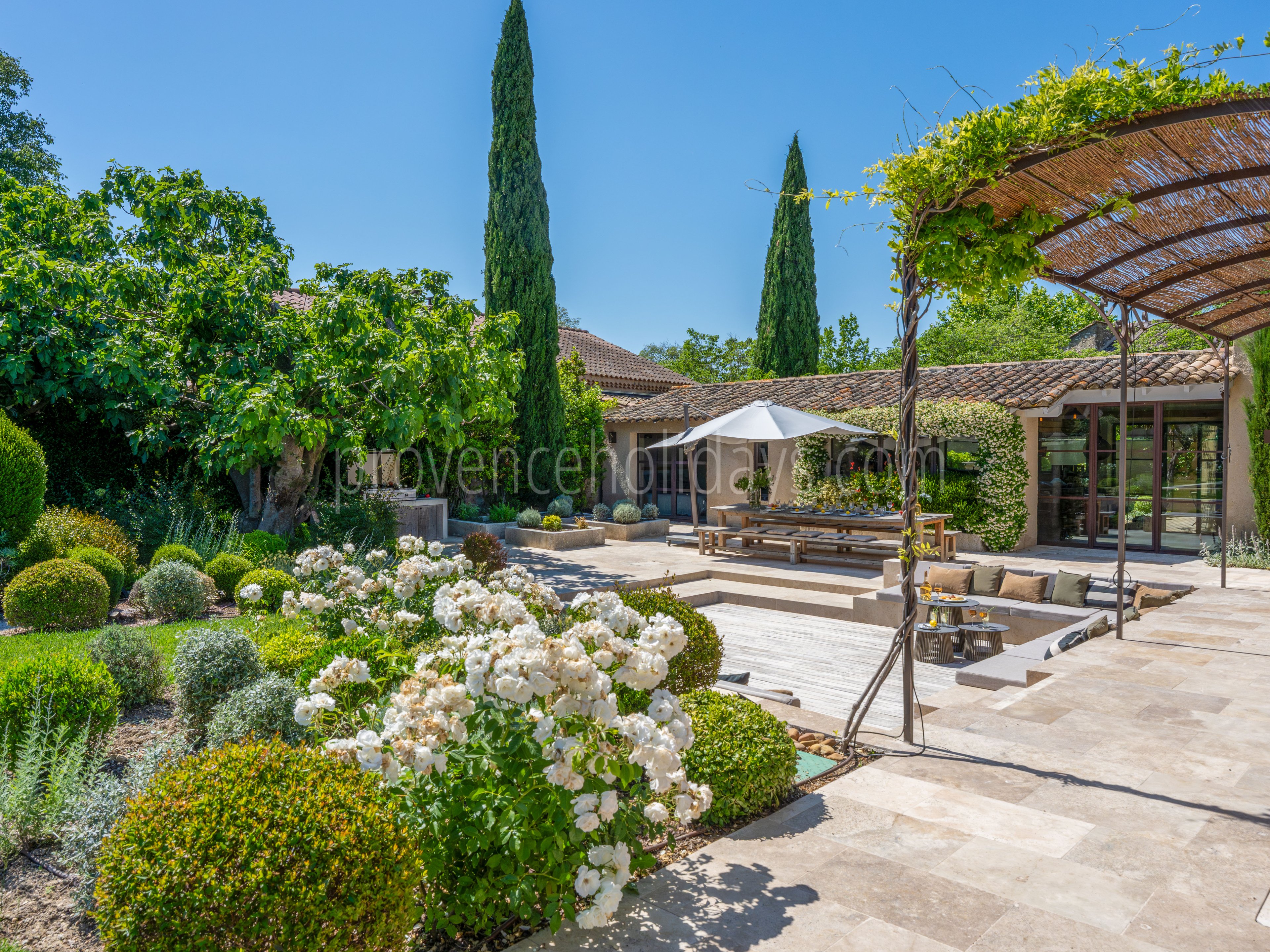 28 - Mas de la Calade: Villa: Exterior