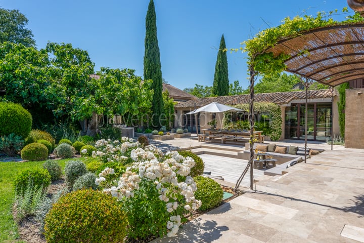 28 - Mas de la Calade: Villa: Exterior