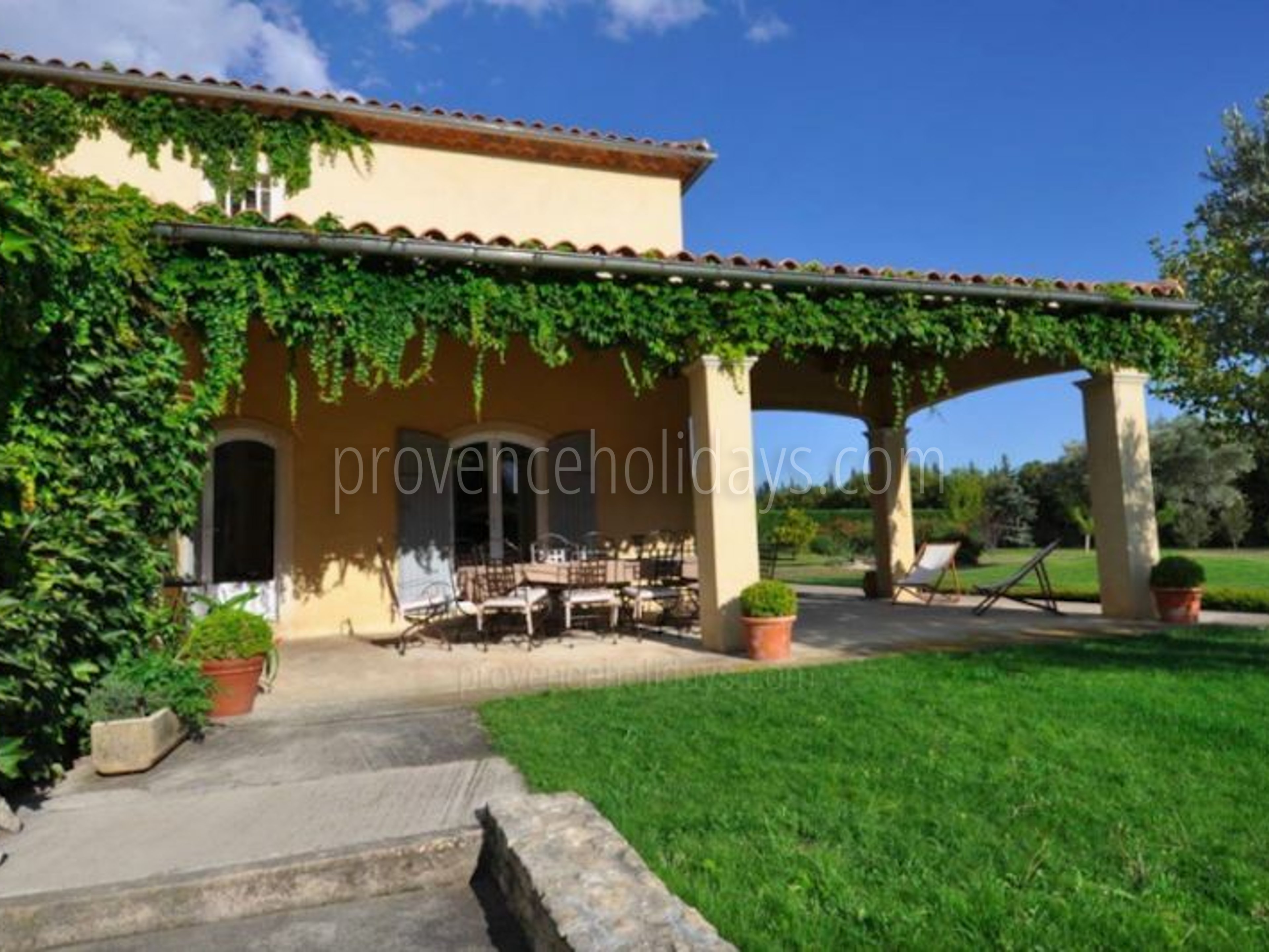 8 - Chez Sarah: Villa: Exterior