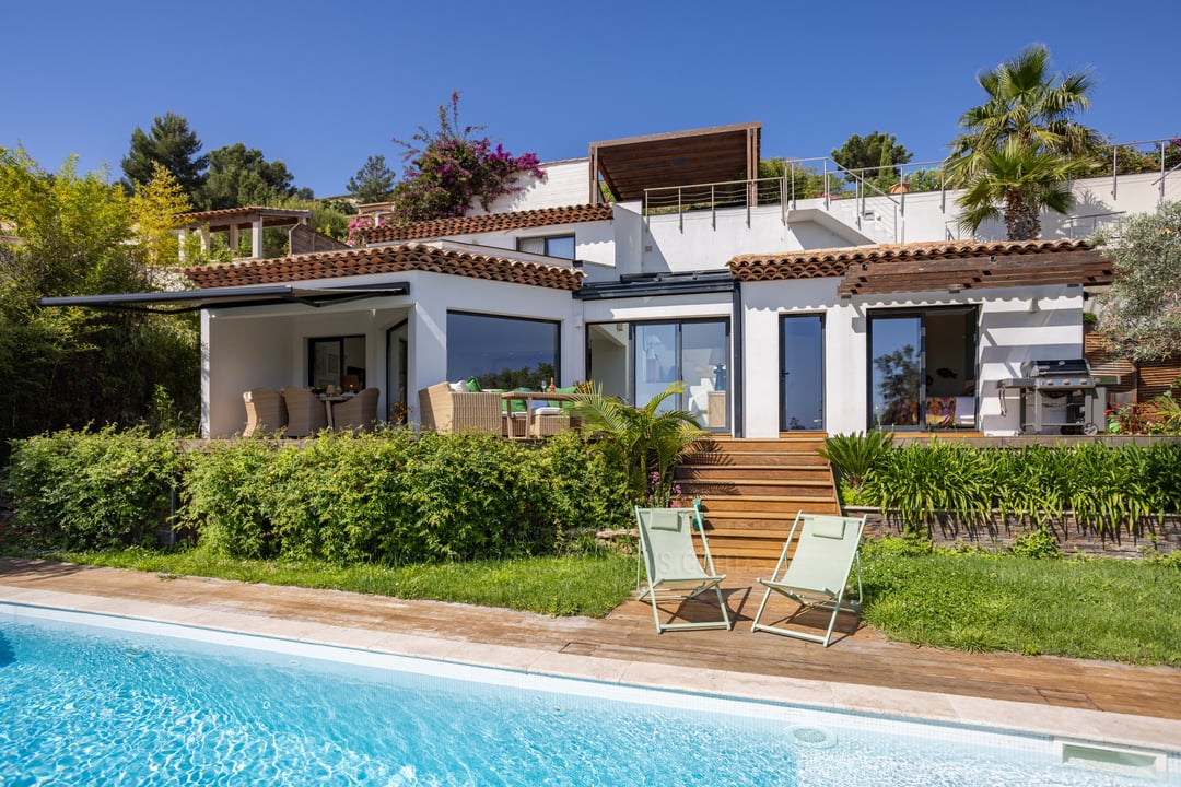 Villa au style raffiné avec Piscine Privée à Hyères