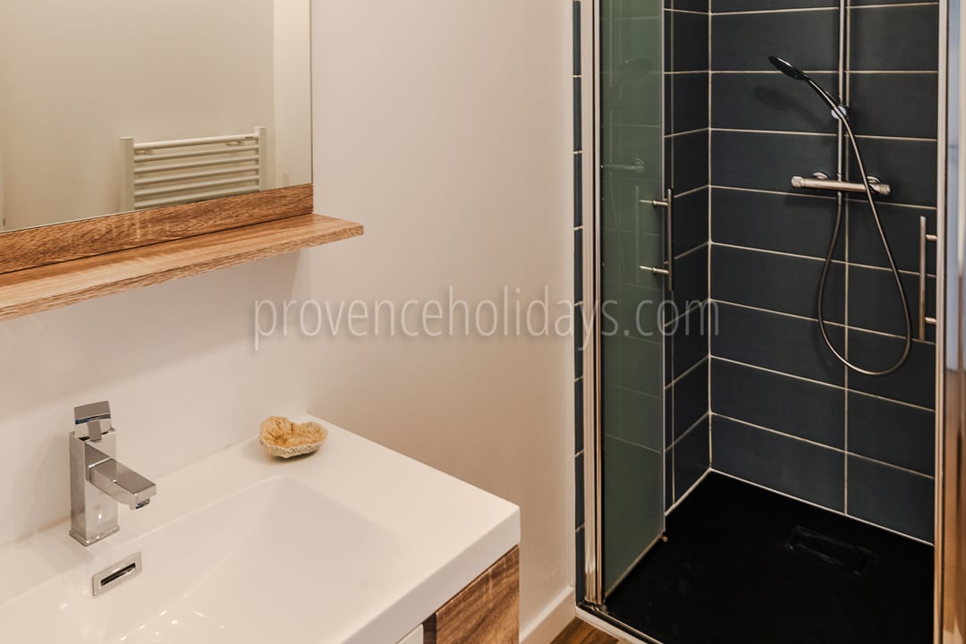 31 - Villa Les Pieds Dans L\'eau: Villa: Bathroom