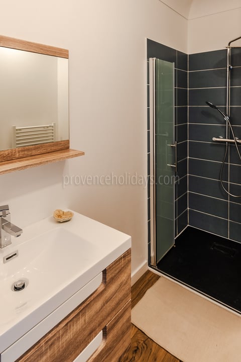 31 - Villa Les Pieds Dans L\'eau: Villa: Bathroom