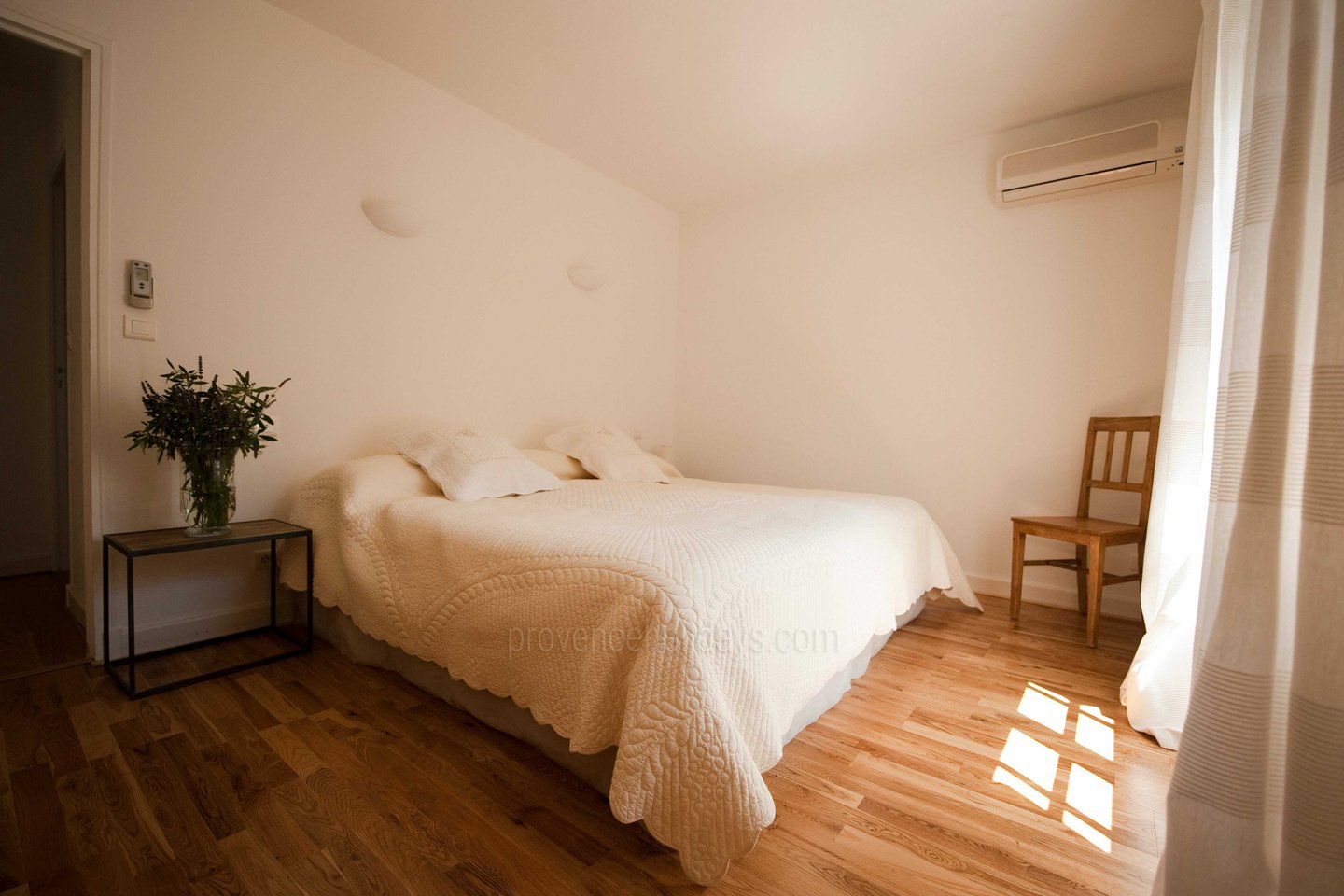 20 - Maison Lagnes: Villa: Bedroom