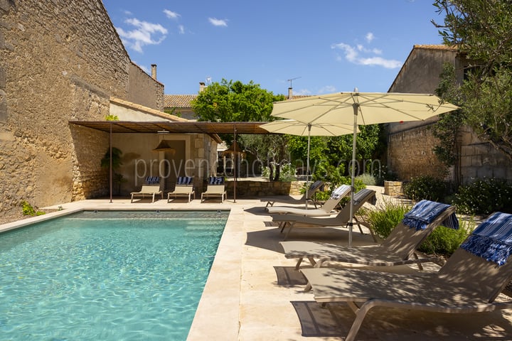 Large village house with swimming pool in Maussane-Les-Alpilles