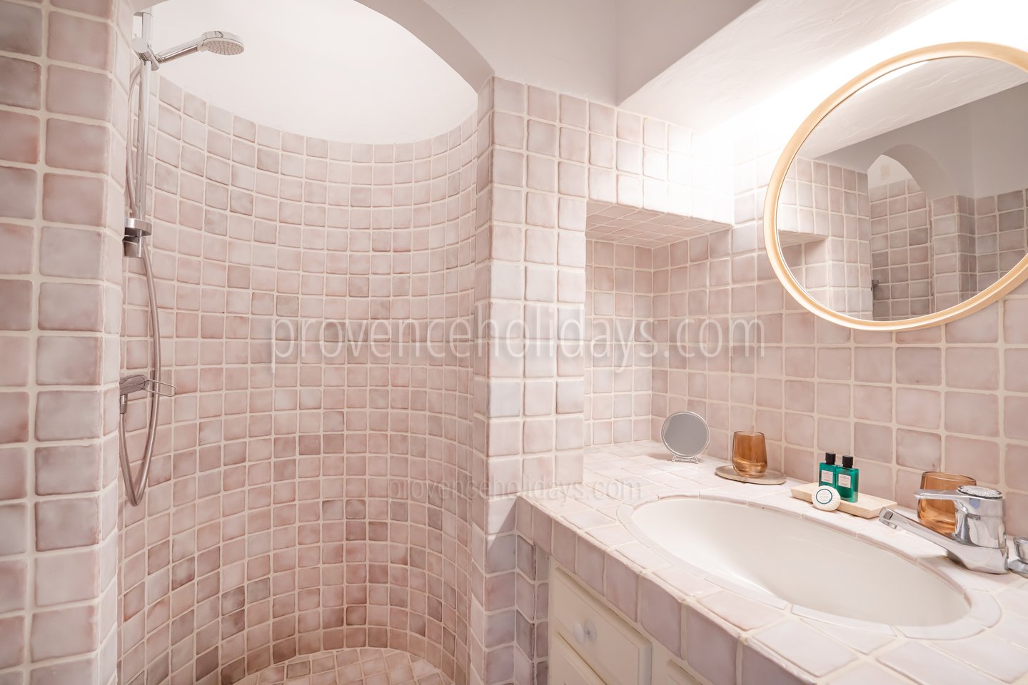 26 - Villa Beryl: Villa: Bathroom