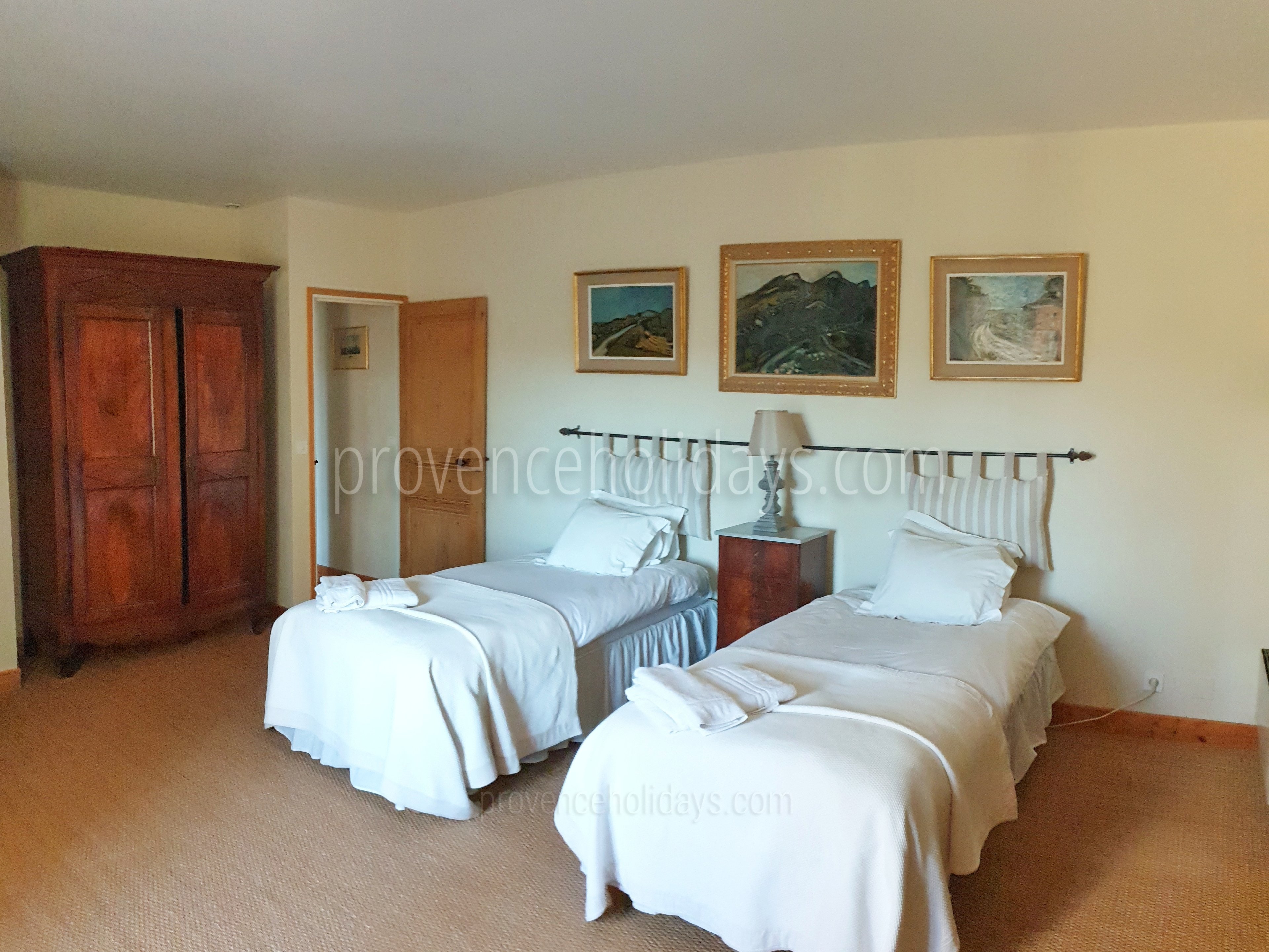 66 - Mas Lambesc: Villa: Interior