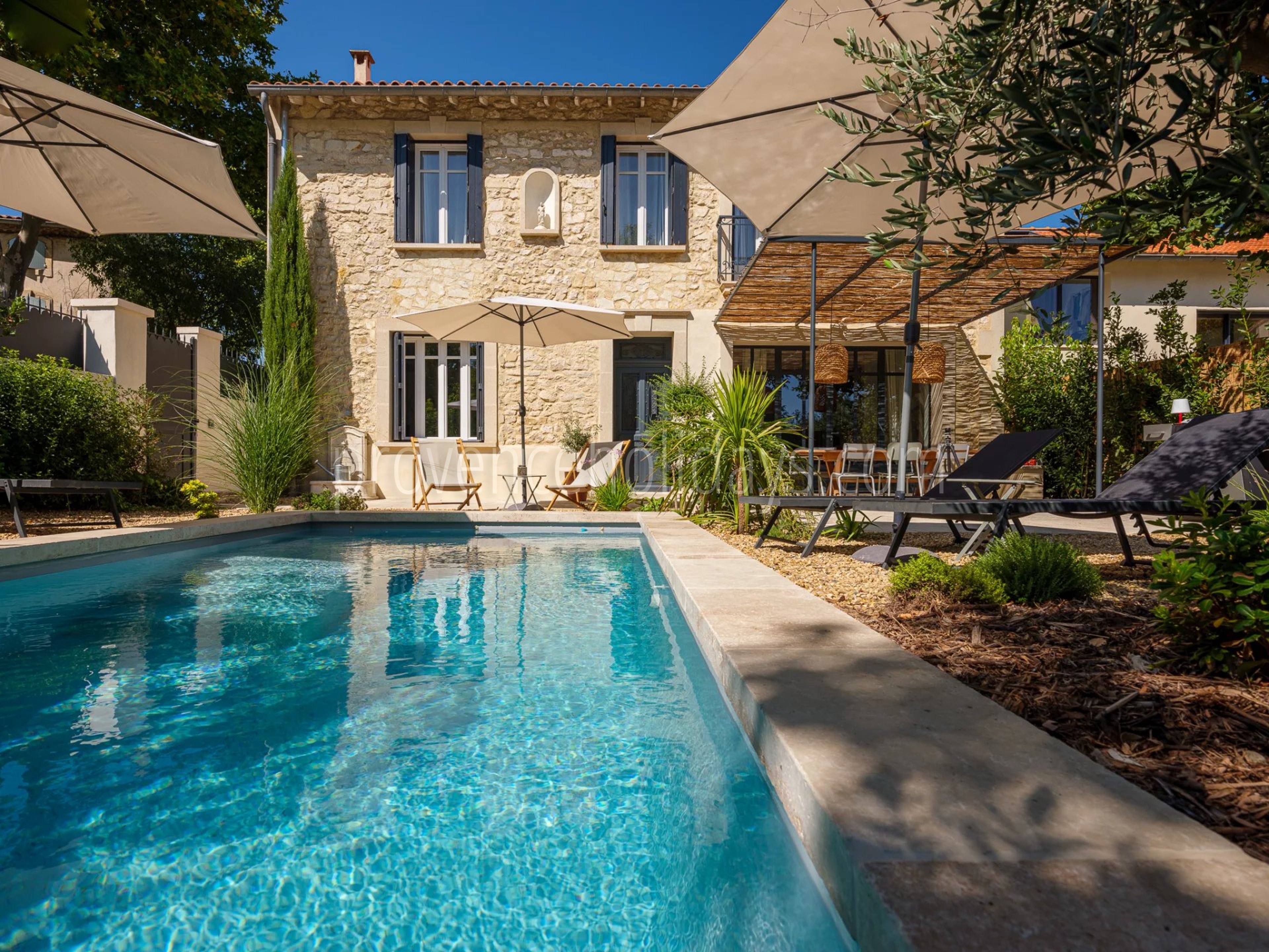 28 - L’Écrin de Maillane: Villa: Pool