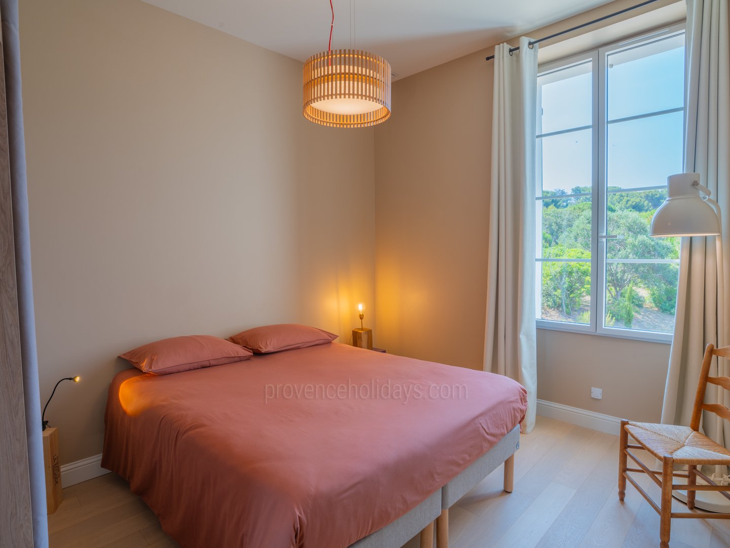25 - Bastidon: Villa: Bedroom