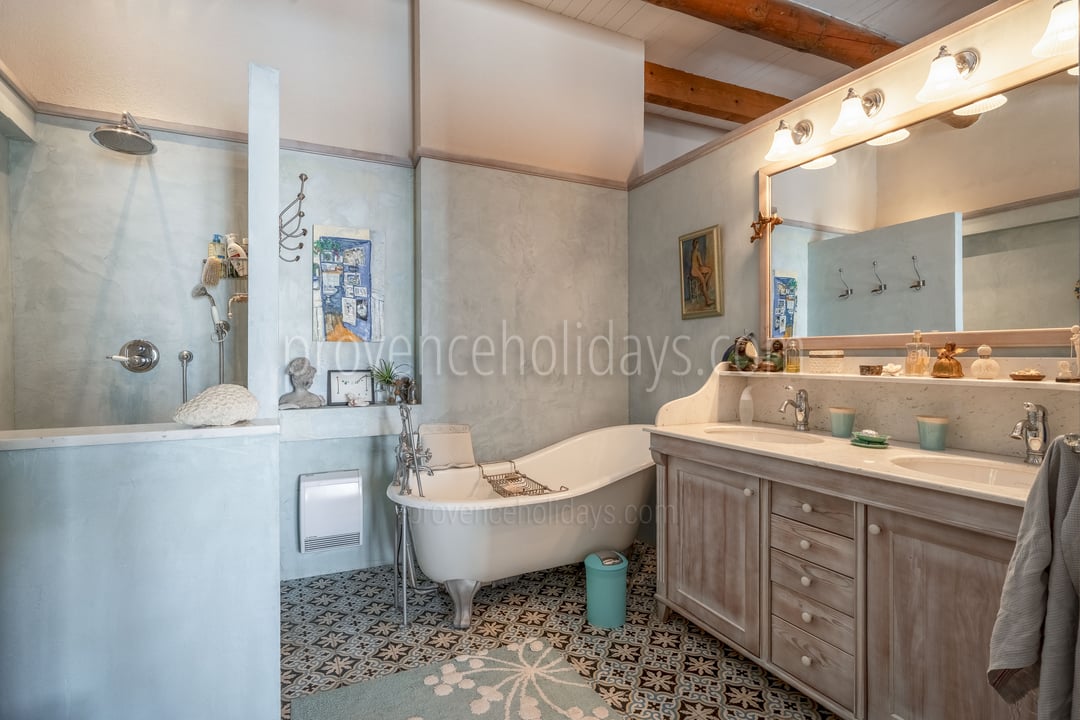 16 - Mas du Cours: Villa: Bathroom