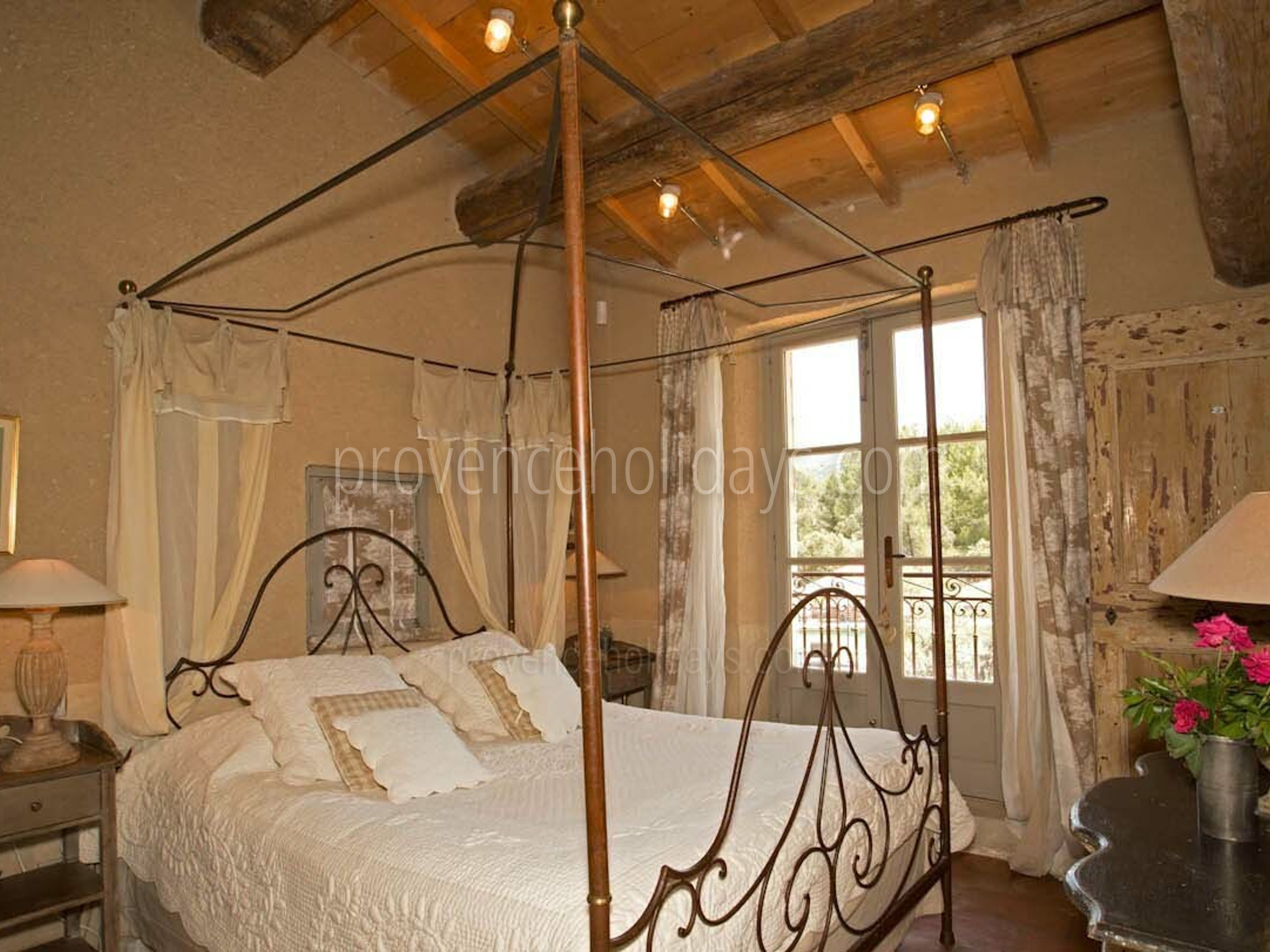 18 - Le Mas des Lavandes: Villa: Bedroom