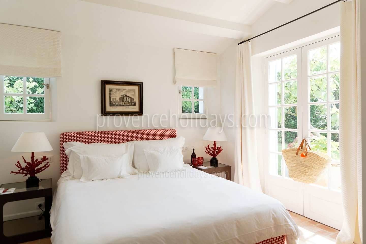 6 - Évasion Tropézienne: Villa: Bedroom