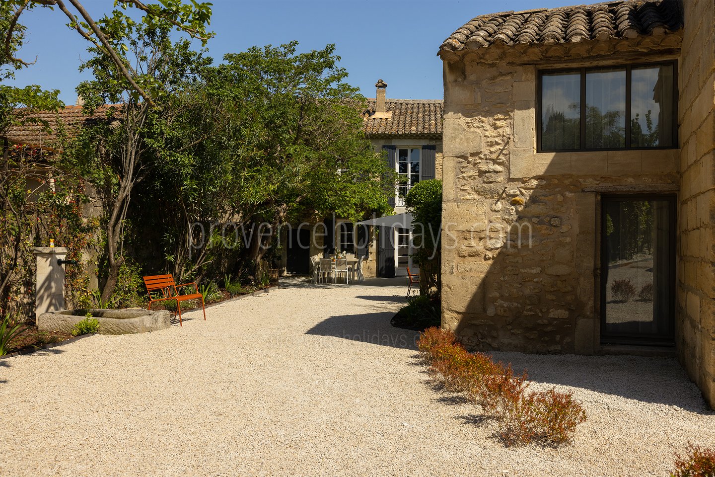 38 - Maison des Alpilles: Villa: Exterior