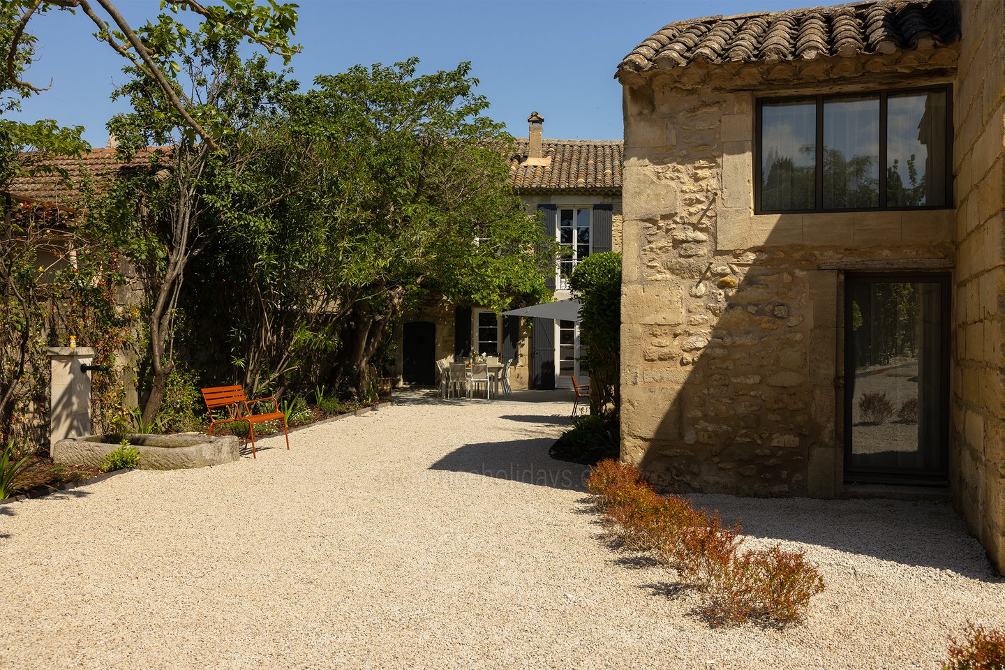 38 - Maison des Alpilles: Villa: Exterior