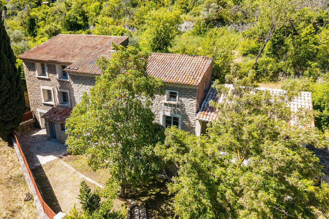 3 - Characterful house in Bonnieux: Villa: Exterior