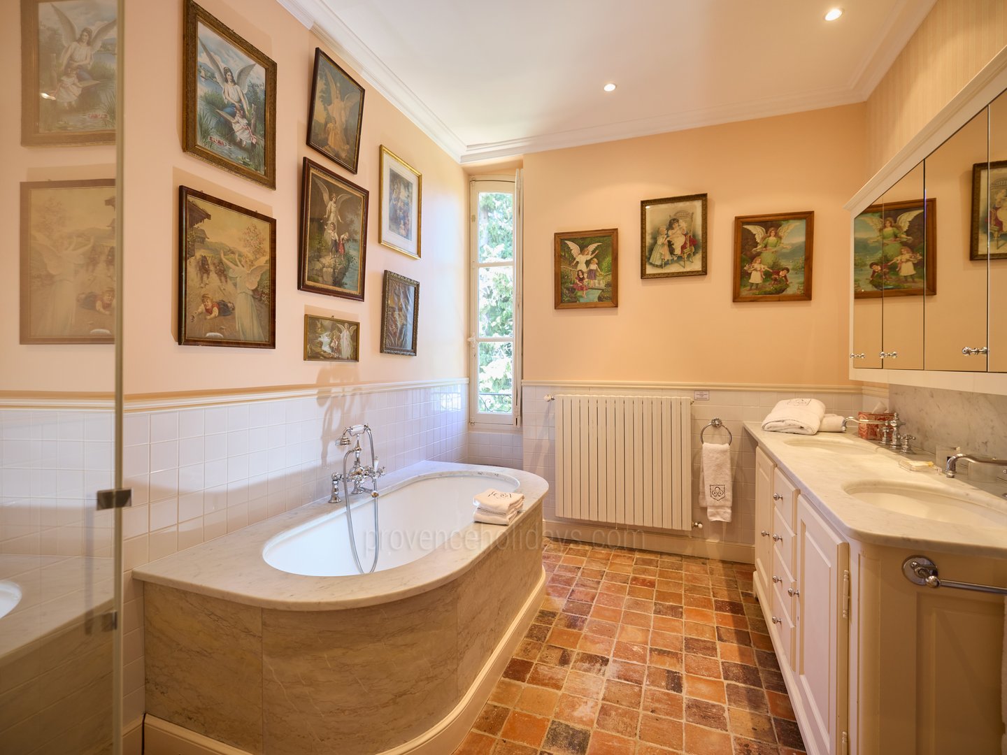 11 - Le Château: Villa: Bathroom