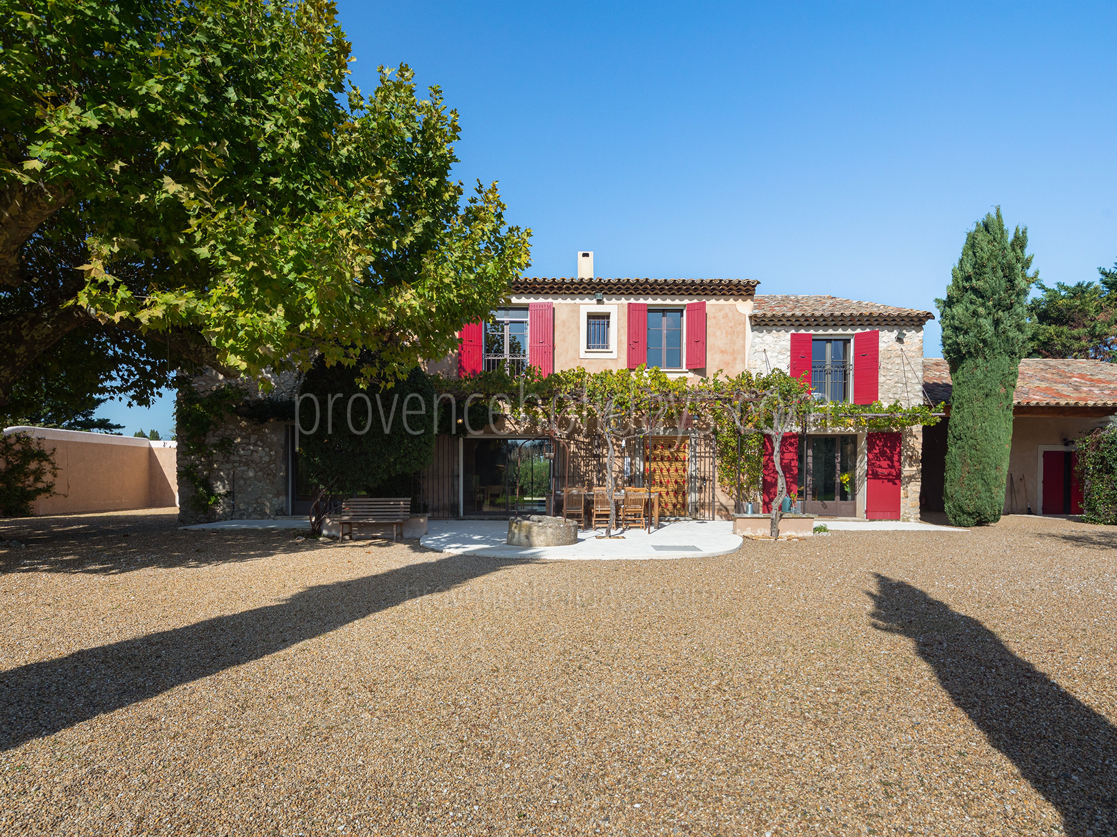 15 - Le Mas d\'Orgon: Villa: Exterior